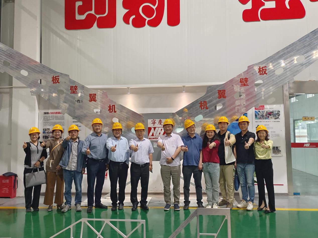 开云电竞app:深化产教融合共育智造英才——学校党委书记、校长周庆礼带队调研智能制造行业头部企业(图5)