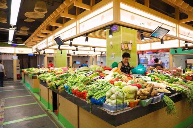 开云电竞app:菜市场设计中独立岛台与大岛台的最佳选择分析(图1)