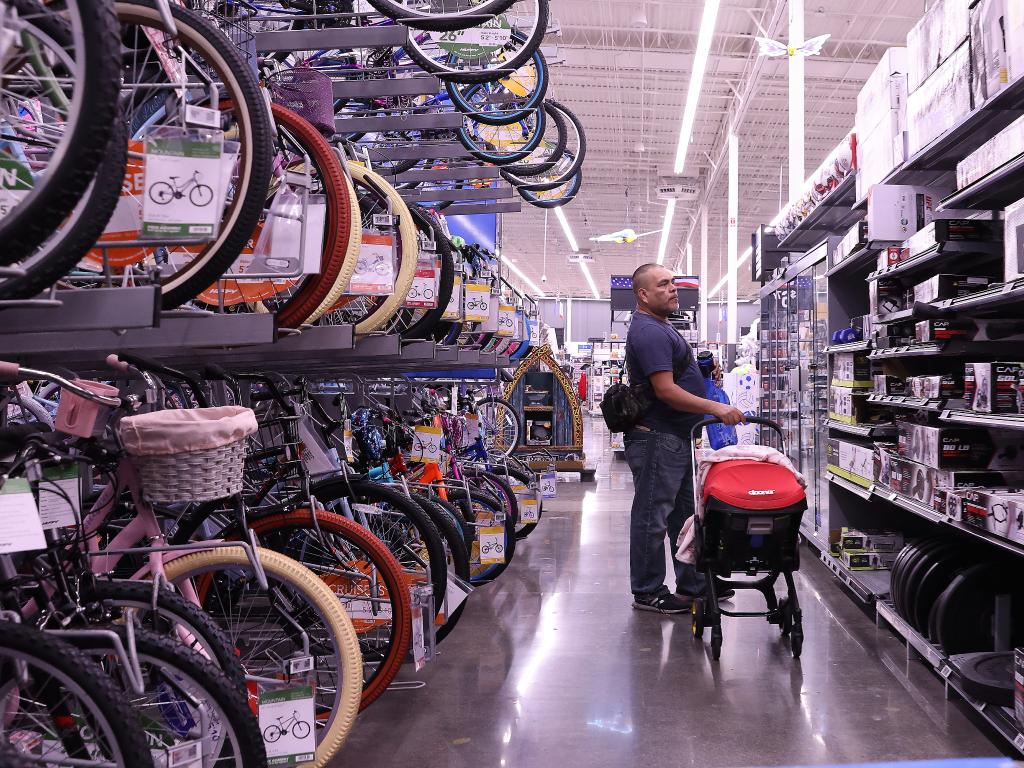 开云电竞app:美国商场货架一线观察：关税冲击下的民众“物价焦虑”(图8)