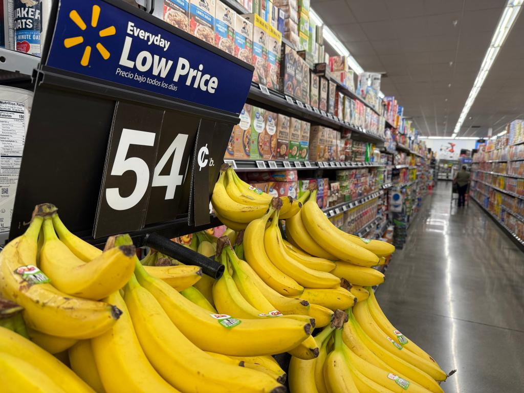 开云电竞app:美国商场货架一线观察：关税冲击下的民众“物价焦虑”(图7)