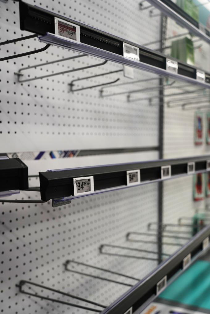 开云电竞app:美国商场货架一线观察：关税冲击下的民众“物价焦虑”(图9)