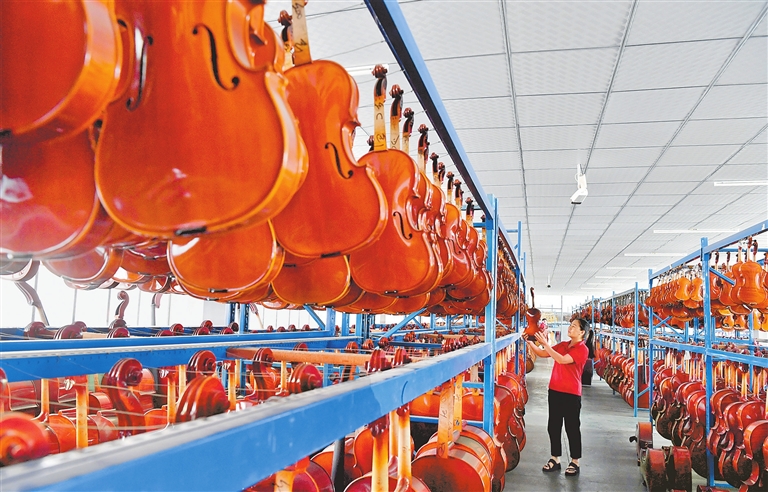 开云电竞河南有一套丨这里有一把提琴风靡海外(图1)