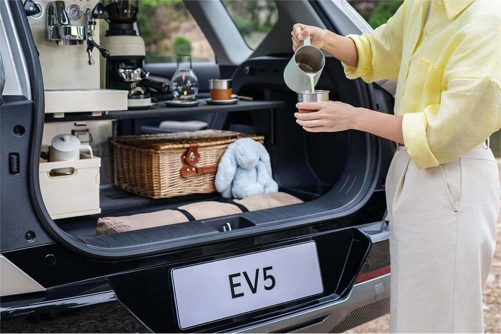 起亚EV5搭配优越利用空间储物库(图3)