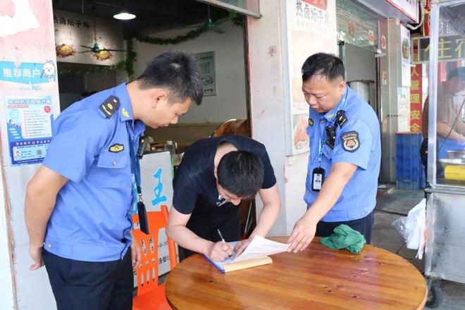 开云电竞:桥头城管“门前三包”出妙招智慧AI识别系统显神通(图1)