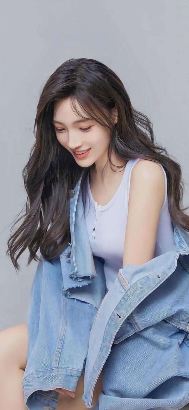 开云电竞网站:女生迈开腿让男生打扑克ppt_女生迈开腿让男生打扑克pptaV(图1)