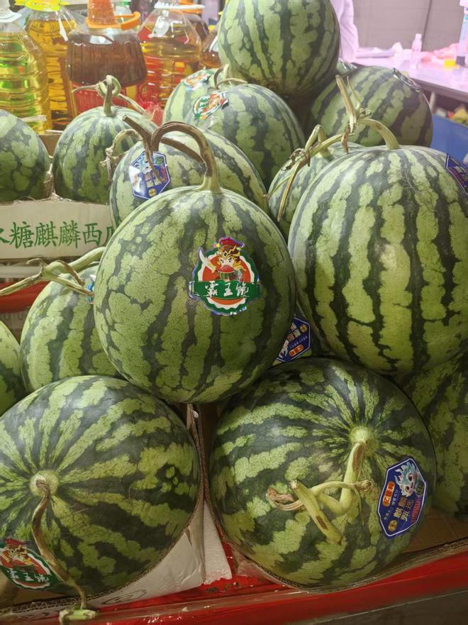开云电竞:果然财经都叫麒麟西瓜价格怎么差那么多？(图3)
