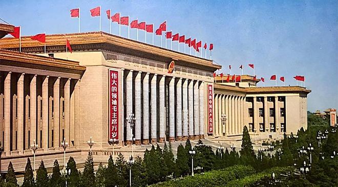 开云电竞网站:人民大会堂含金量：顶宽76米高33米无一柱子六十多年从未变形！(图4)