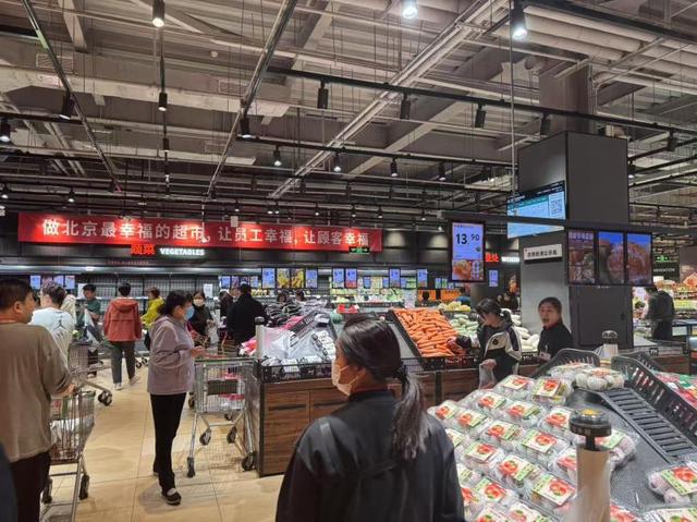 kaiyun开云电竞:市民急购生鲜食杂！北京商超及平台：保供+保骑手安全两不误(图3)