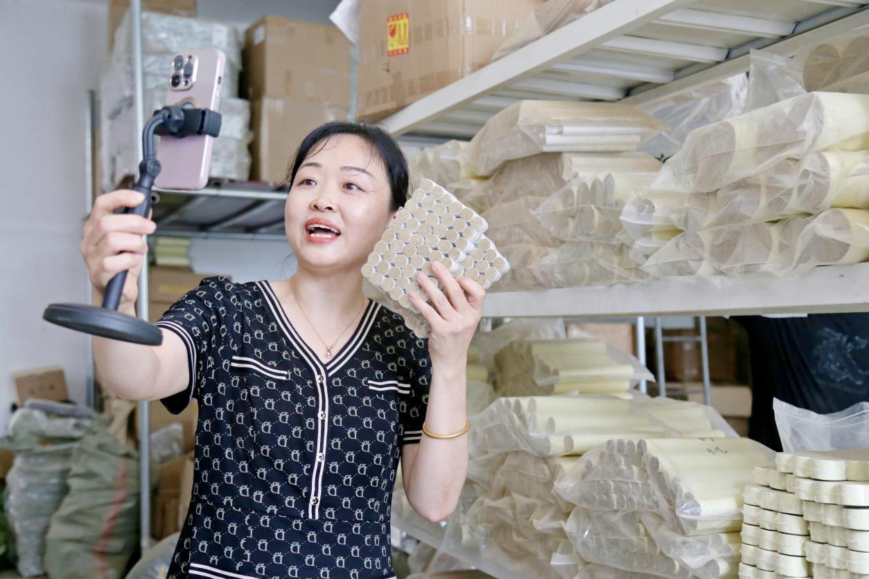 开云电竞app:河北馆陶：“一品一播”引爆特色产业出圈出彩(图4)