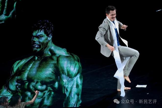 开云电竞入口:“我贴着地面步行不在云端跳舞”——德国音乐戏剧《关于谎言的全部真相》的真相(图2)