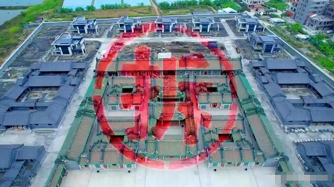 开云电竞:10亿违建豪宅一夜推平屋主人身份被扒官媒：一点都不冤(图7)