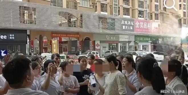 kaiyun开云电竞:太难了！网传河源一超市8个月的工资没发多名员工聚集超市讨薪(图1)