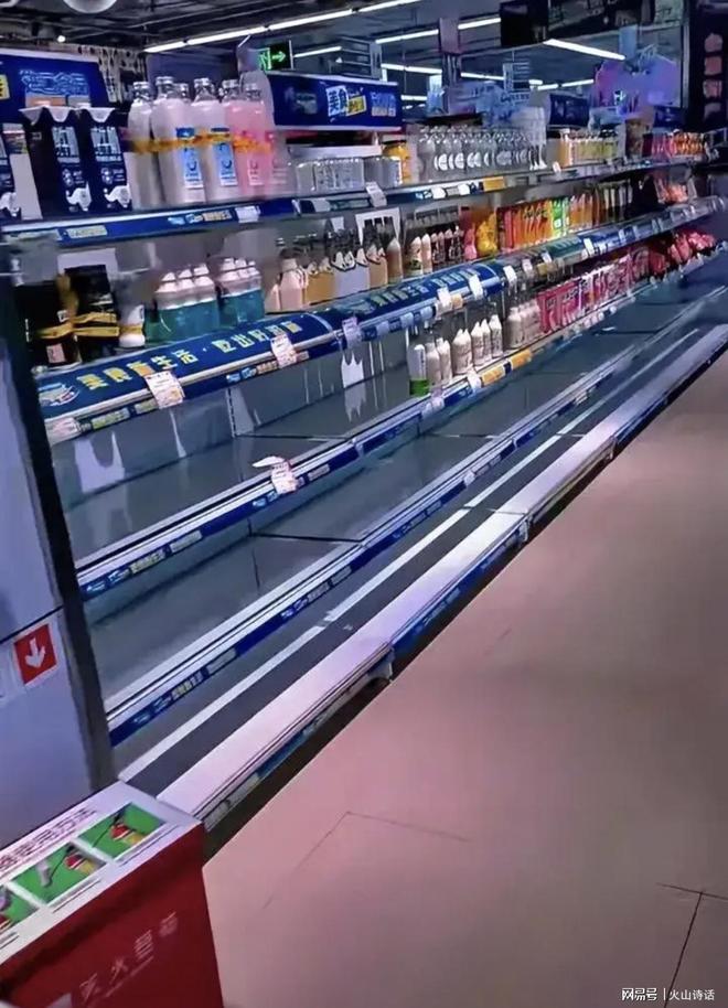 kaiyun开云电竞:太难了！网传河源一超市8个月的工资没发多名员工聚集超市讨薪(图3)