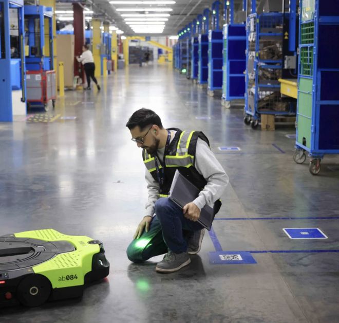 kaiyun开云电竞:亚马逊100万机器人上岗！即将超越人类员工？机器人军团接管工作(图5)