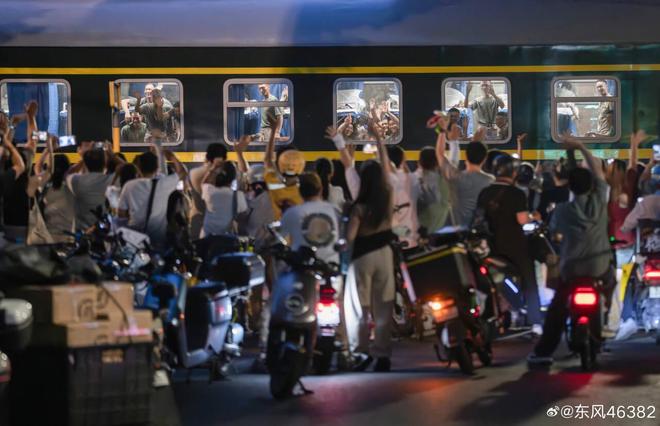 开云电竞一周军评：尤其人民军队更是天下难找(图16)