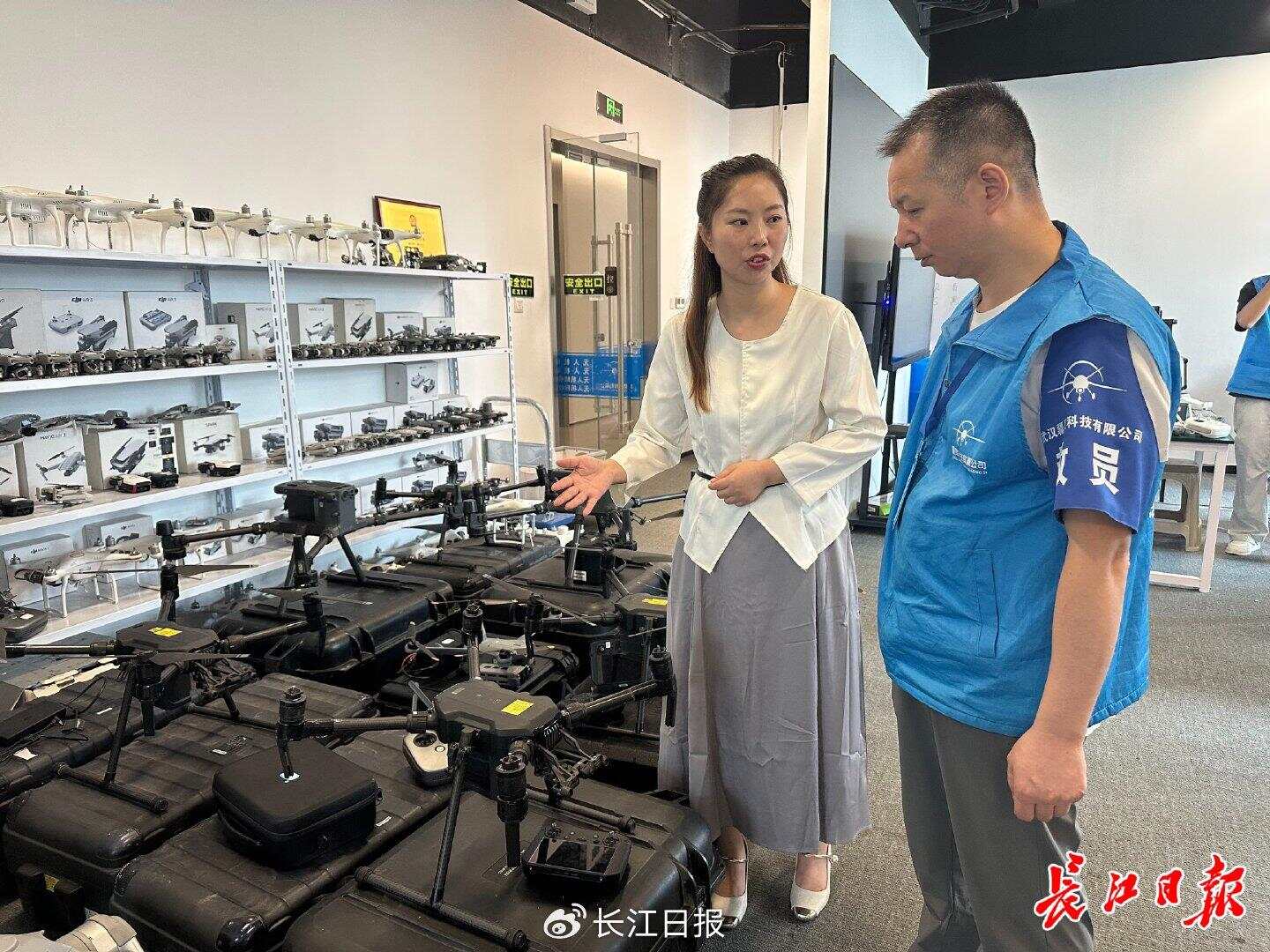 开云电竞入口:女生专攻无人机维修走红“飞友圈”公司年收入超500万元(图1)