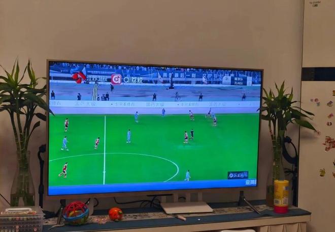 开云电竞:不止货架对决！冰红茶的下一仗在客厅？(图5)