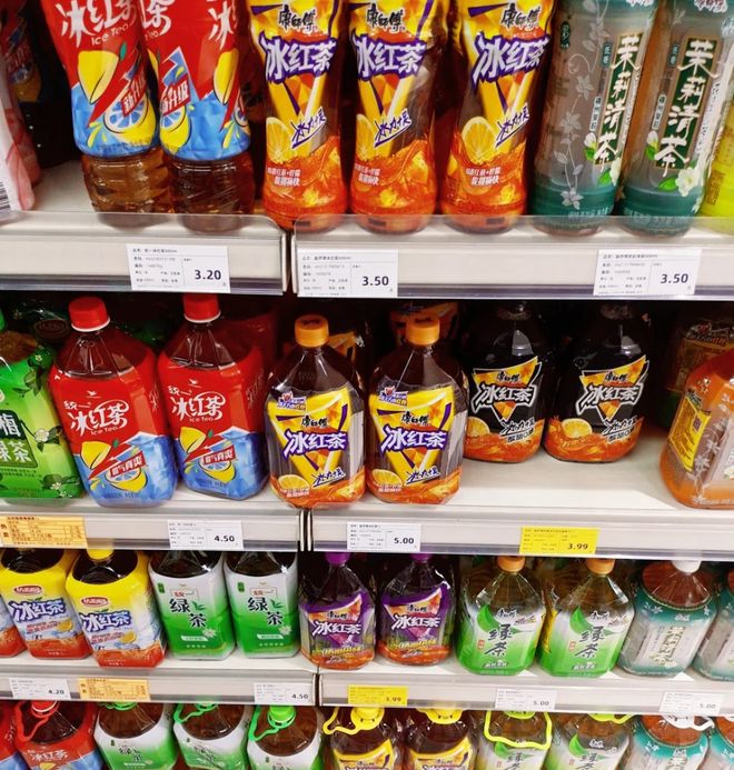 开云电竞:不止货架对决！冰红茶的下一仗在客厅？(图3)