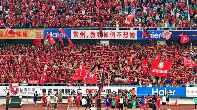 开云电竞:不止货架对决！冰红茶的下一仗在客厅？(图4)