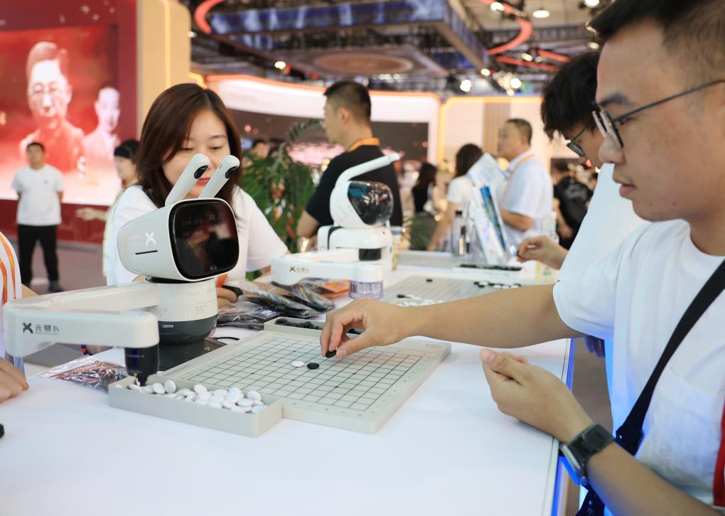 新华全媒＋丨服贸会上的科技新看点(图2)