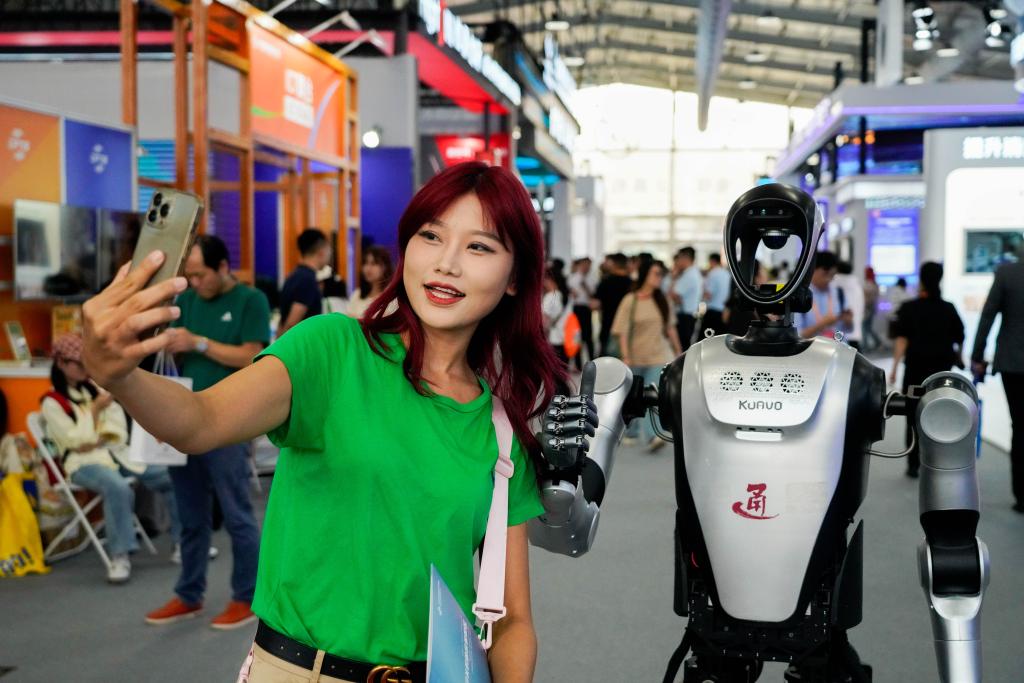 新华全媒＋丨服贸会上的科技新看点(图16)