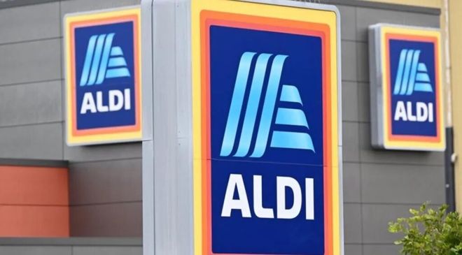 开云电竞app:澳华人区Aldi货架惊现蟑螂引发热议！网友：其它门店也有(图4)