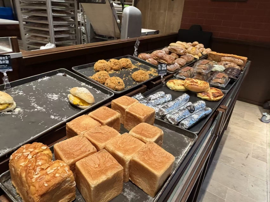 开云电竞:民生调查｜跑了上海20多家店“卖不完”的面包去哪了？(图13)