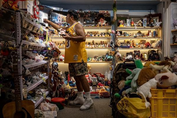 开云电竞app:当年轻人走进二手市场：“买二手是年轻人更聪明的选择”(图3)