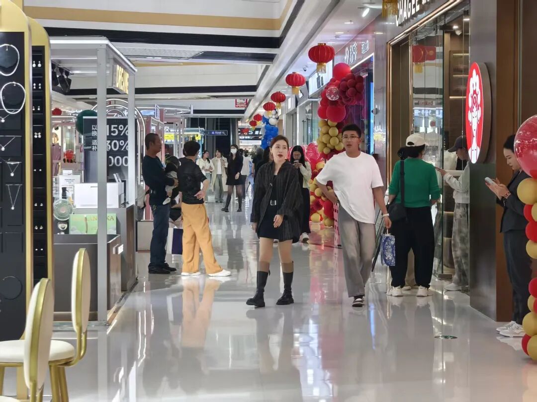 开云电竞:长假期间吴忠商超“花样”留客(图1)