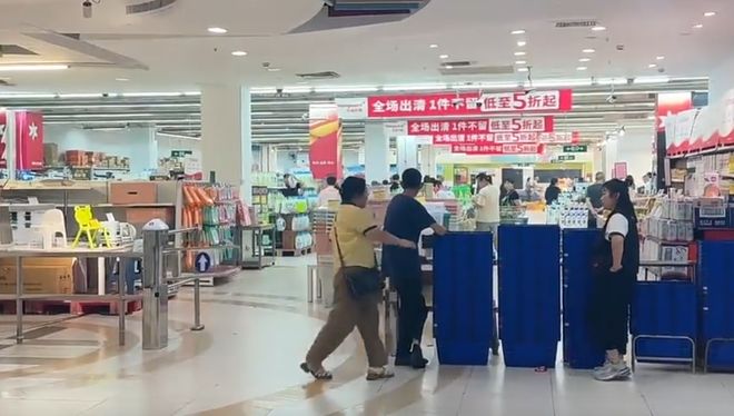 货架抢购一空！浙江又一家大超市要关门了不少人常去(图2)