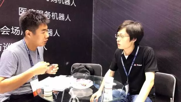 AICRobo：让自主移动机器人像人一样在室内行走(图1)