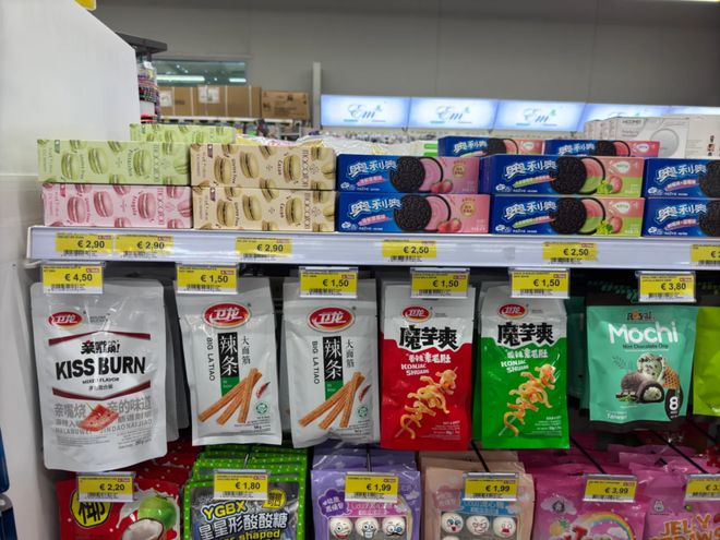 开云电竞入口:从“土味零食”到海外卖爆！中国零食凭什么攻陷全球货架？(图1)