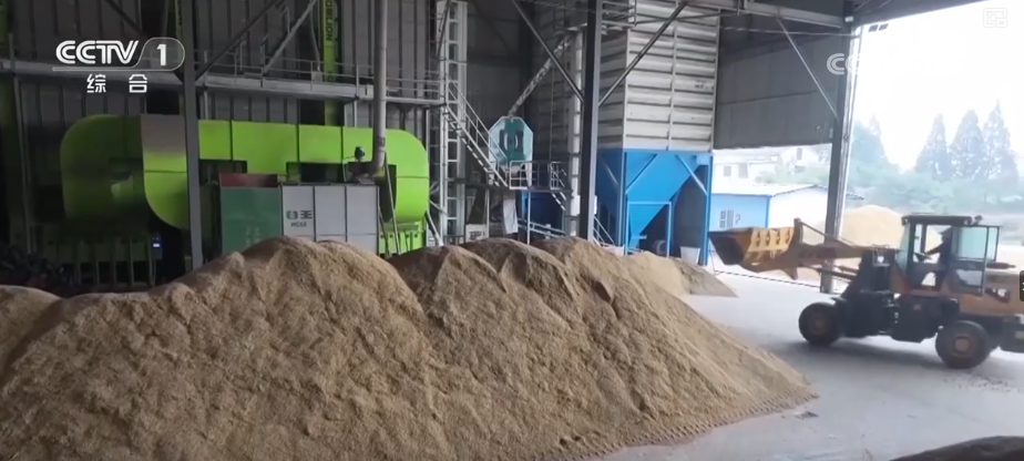 kaiyun开云电竞:机械化助力秋粮加速归仓各地加快农业生产共绘神州大地好“丰”景(图3)