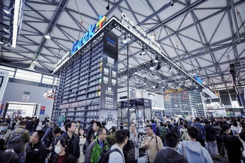 开云电竞:CeMAT重磅！极智嘉发布具身智能新作引领全流程无人仓新纪元(图1)