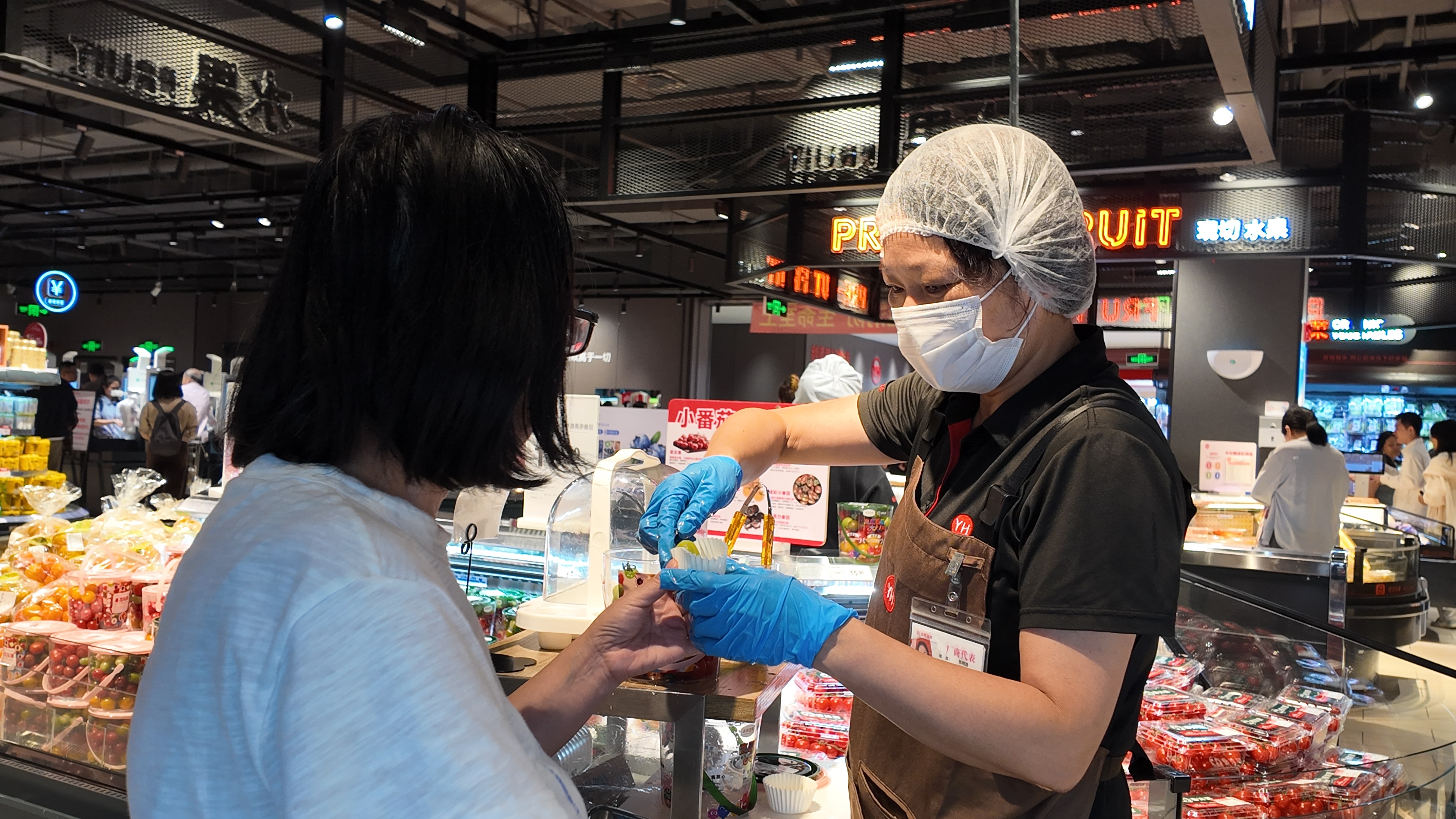 开云电竞网站:销量与幸福双提升！永辉深圳“胖改”一年见成效(图4)