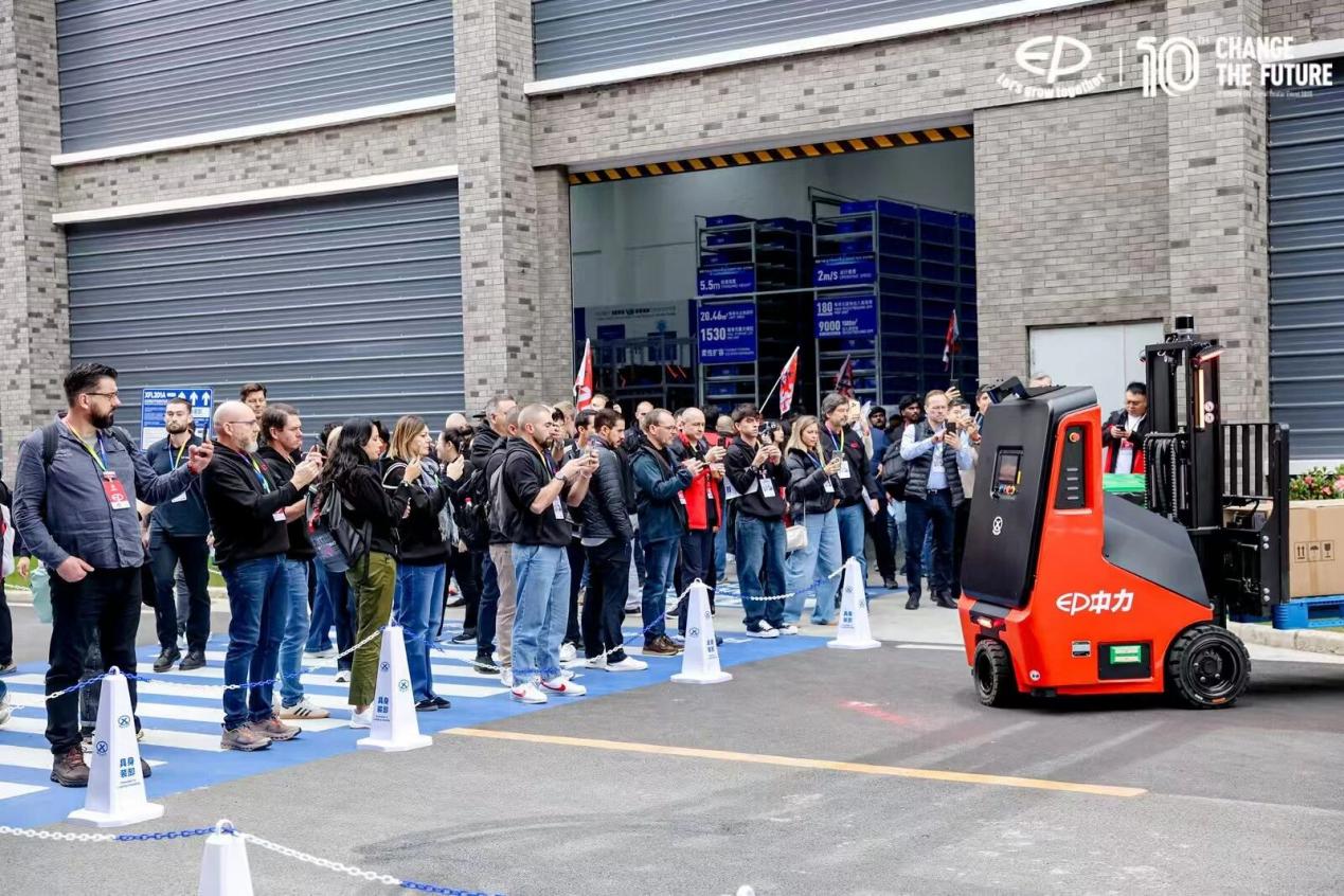 开云电竞入口:全球瞩目数智未来！中力股份第十届全球双11盛大举行(图7)