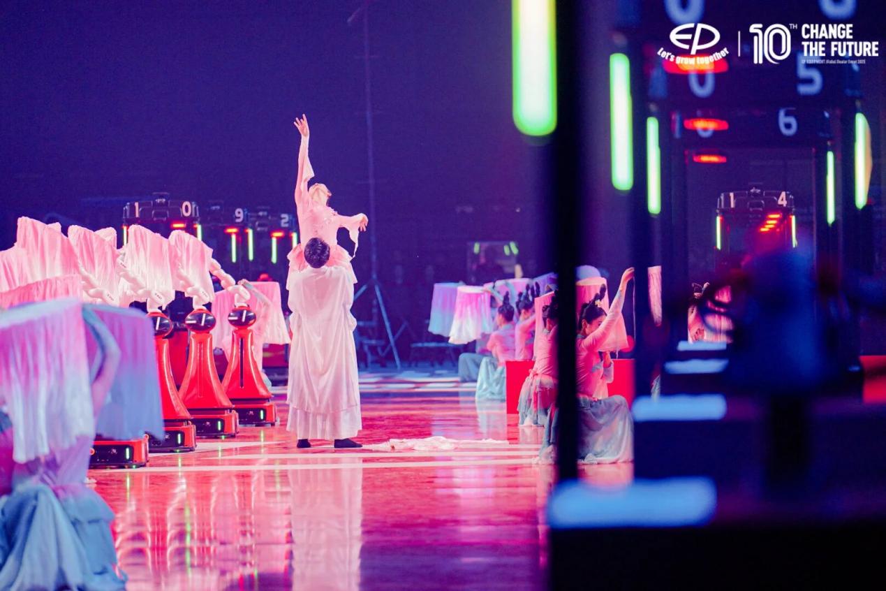 开云电竞入口:全球瞩目数智未来！中力股份第十届全球双11盛大举行(图19)