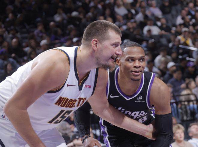 开云电竞入口:三巨头摆上货架首支重建球队！场均15分6助你可能快失业了(图5)