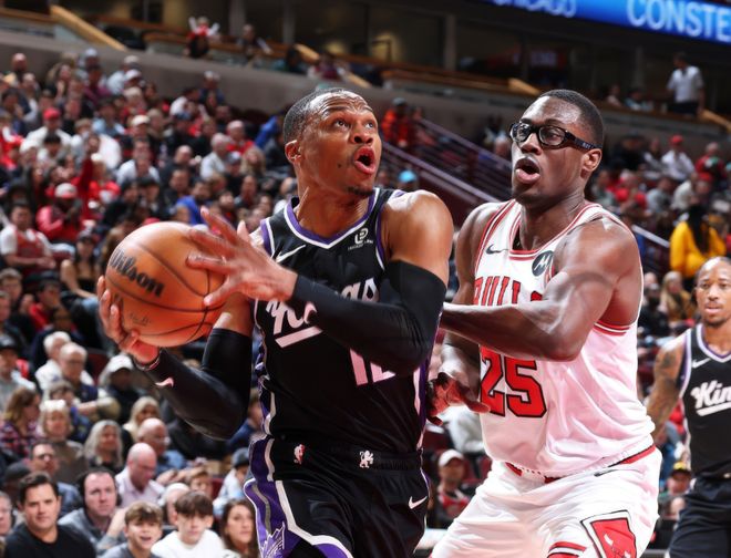 开云电竞入口:三巨头摆上货架首支重建球队！场均15分6助你可能快失业了(图6)