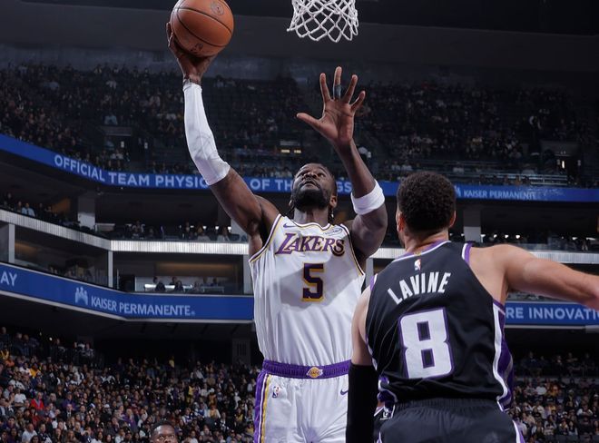 开云电竞app:场均23分摆上货架却无人问津！2年9600万顶薪你离退役不远了(图5)