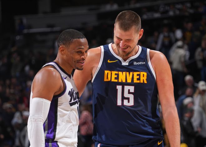 开云电竞app:场均23分摆上货架却无人问津！2年9600万顶薪你离退役不远了(图2)