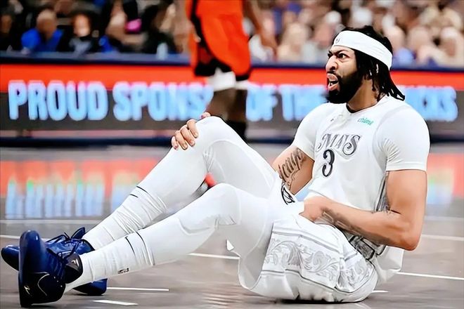 开云电竞网站:重磅！独行侠将浓眉摆上货架合同还剩3年175亿湖人等5队有意(图4)