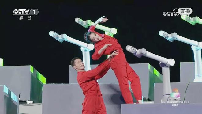 全球首次！全运会闭幕式上深圳机器人又组团在海上+空中舞起来了！(图5)