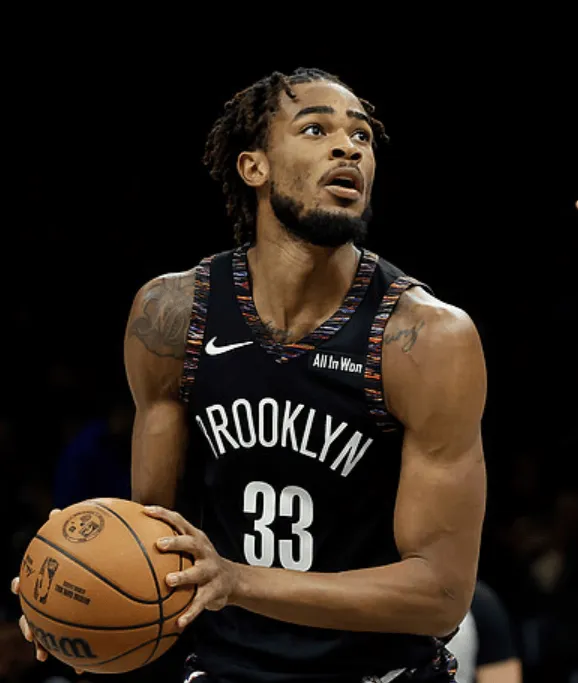 kaiyun开云电竞:流言板]美媒列举或被摆上货架的中锋：克拉克斯顿、罗威、弩机等(图1)