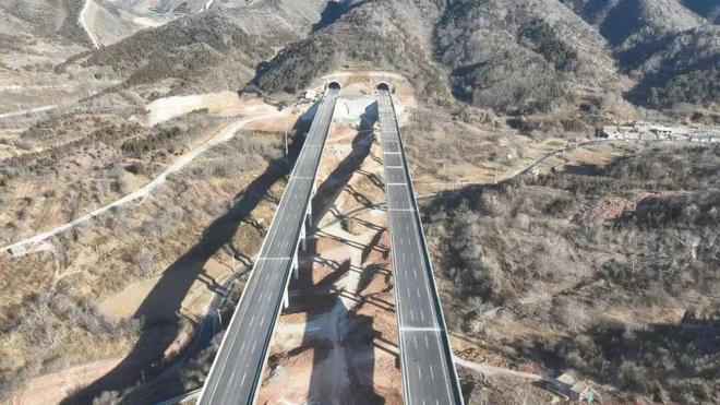 开云电竞:瓣瓣同心｜京津冀再添交通大动脉“穿越”明长城串联起“三小时旅游圈”(图1)