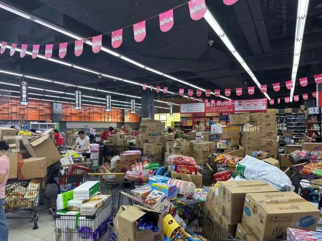 又一良心超市横空出世！开穷鬼超市年入400亿竟比胖东来还赚钱(图8)