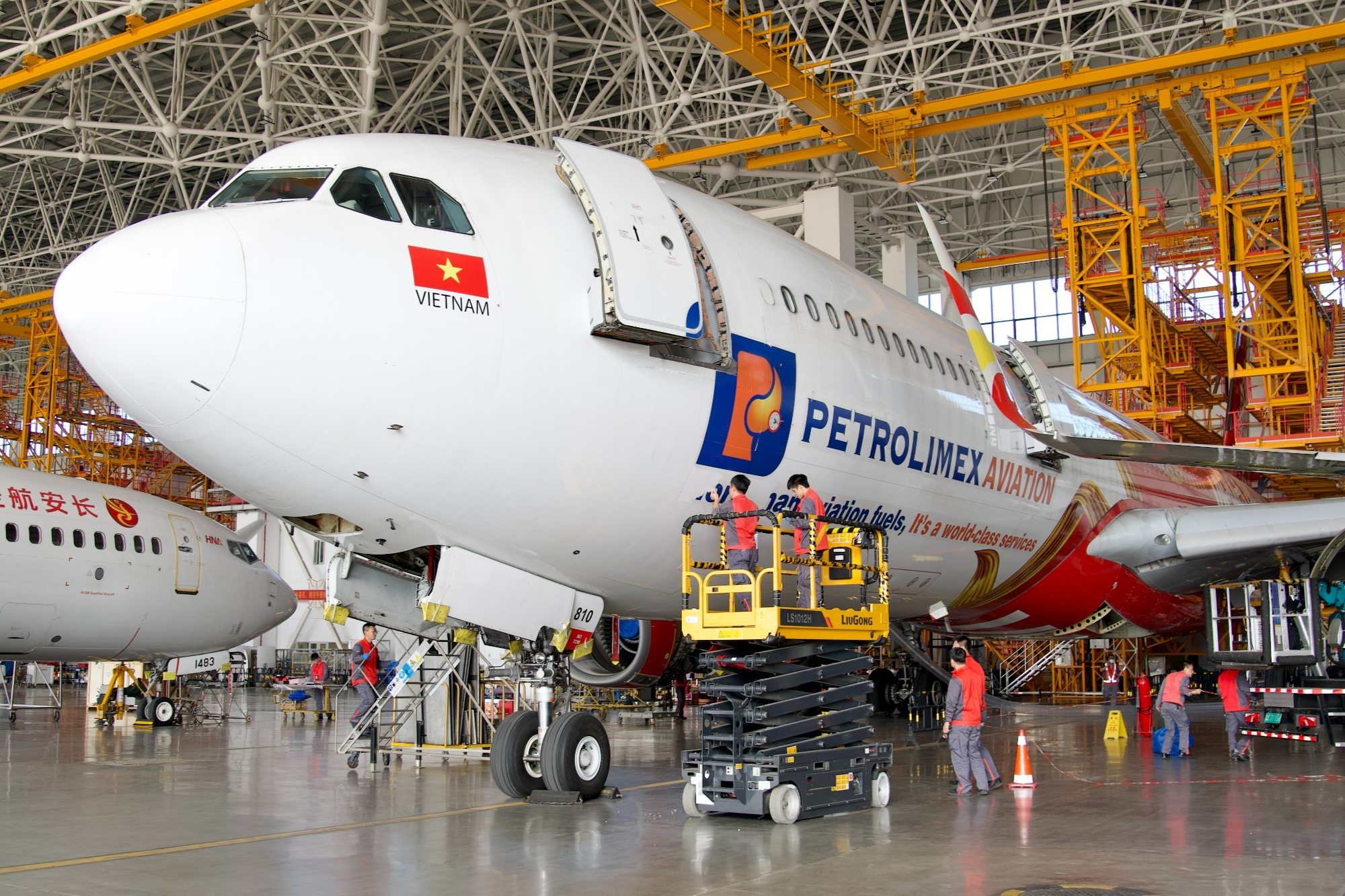 开云电竞入口:自贸看海南丨从“4S店”到产业高地海南成全球航司维修首选地(图2)