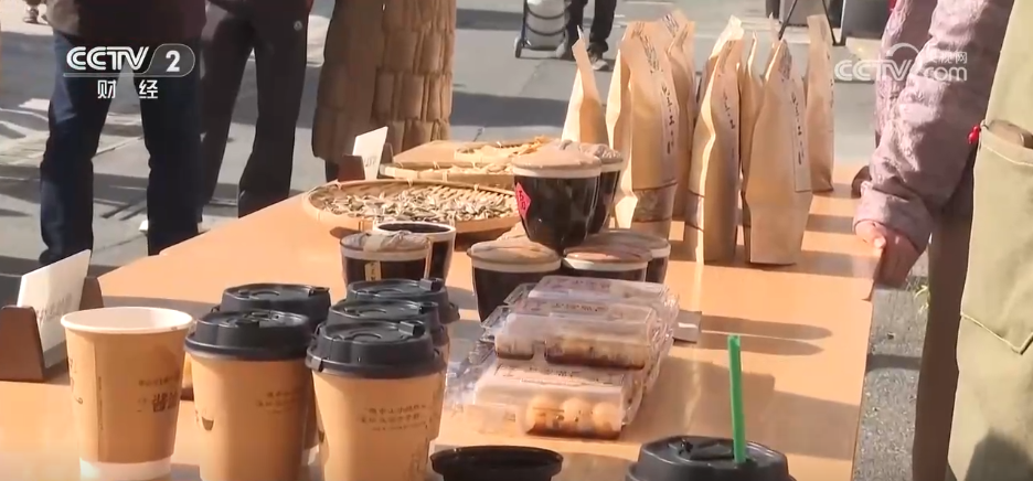 开云电竞app:特色集市、年宵花海……年味渐浓！用N种方式打开火热节前市场(图7)