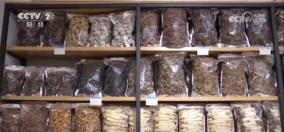 开云电竞app:特色集市、年宵花海……年味渐浓！用N种方式打开火热节前市场(图15)