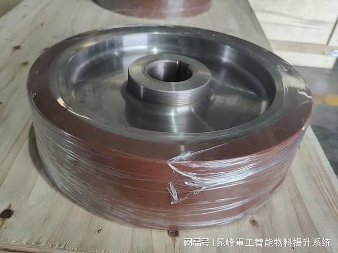 开云电竞网站:高强度灌胶行走轮在重型货架料车中的可靠表现(图1)
